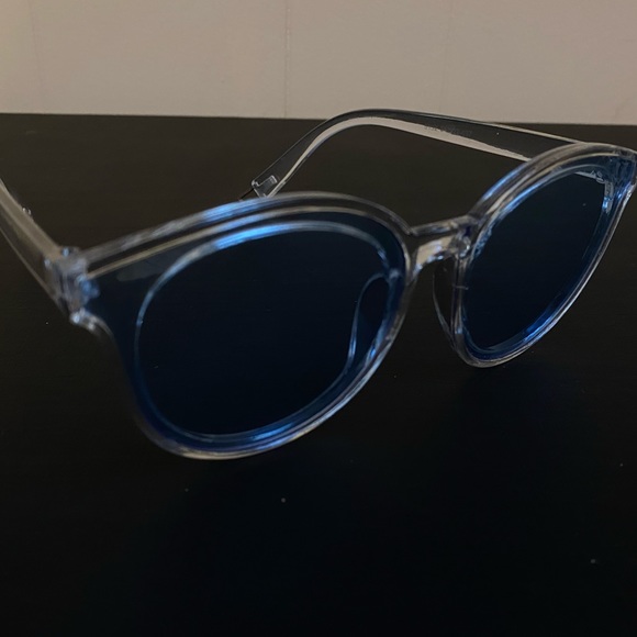 Round tinted blue glasses - Picture 3 of 4